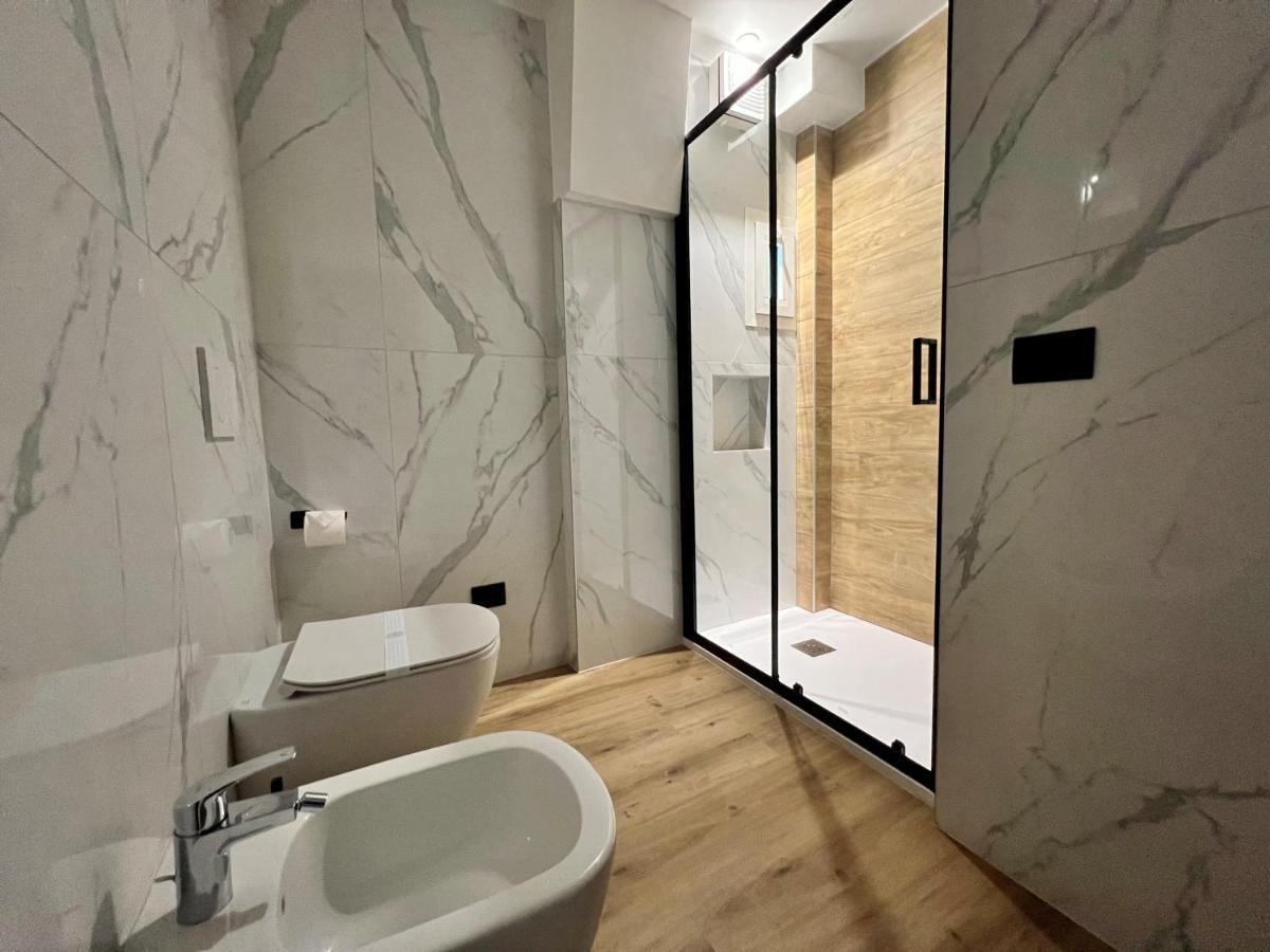 Prestige Duomo Apartment - Lake كومو المظهر الخارجي الصورة