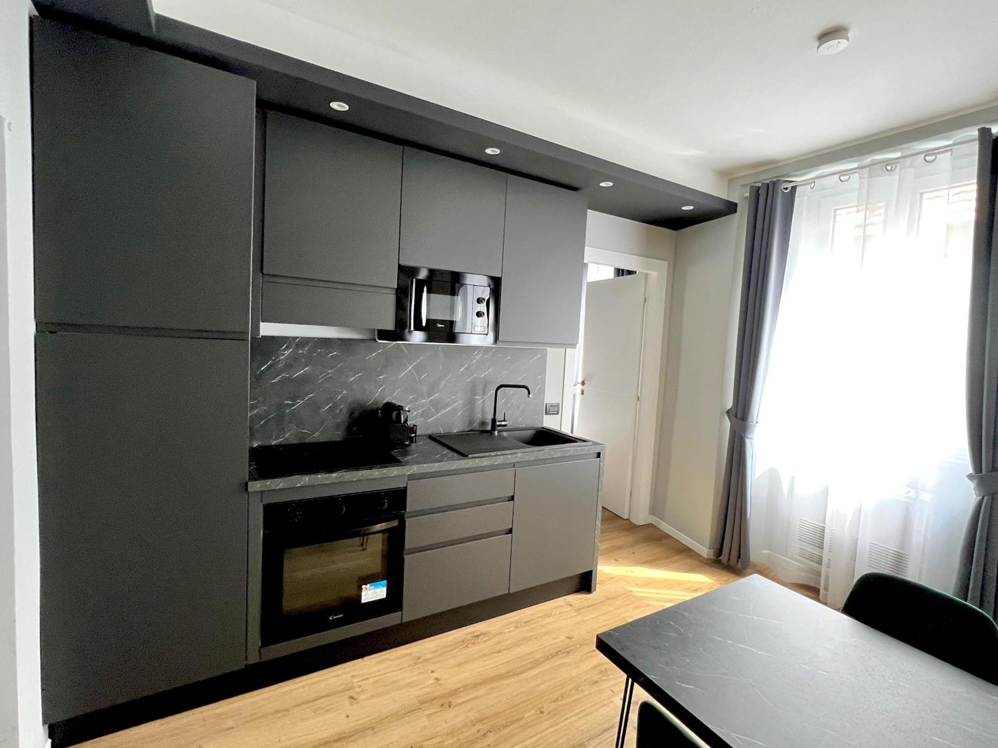 Prestige Duomo Apartment - Lake كومو المظهر الخارجي الصورة